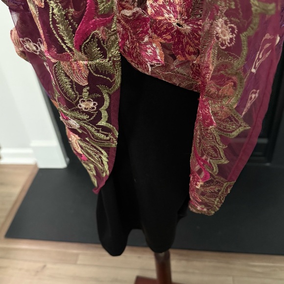 ICE Burgundy Floral Embroidered Chiffon Overlay Dress – Size M - Picture 3 of 11